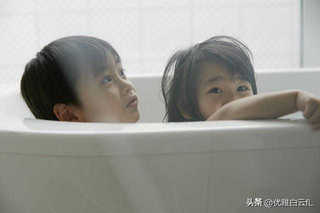 我和姐姐去浴池洗澡，看破不說破？建議收藏，漲見識了
