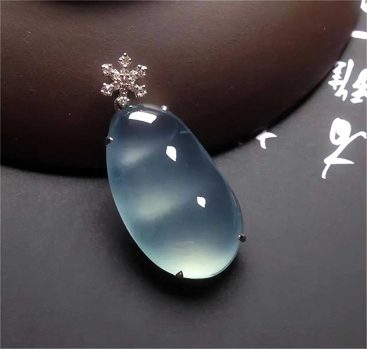 歷屆拍賣會(huì)的常客—翡翠福豆，為何能俘獲各大收藏家的喜愛？